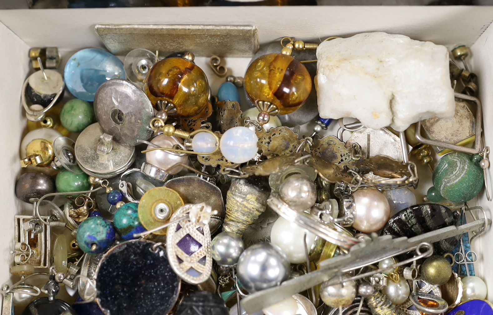 A mixed group of jewellery including costume, filigree and enamel bracelet, miniature silver mounted photograph frame, 925 items etc.